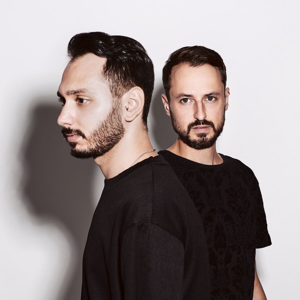 YėY, the two members standing back to back